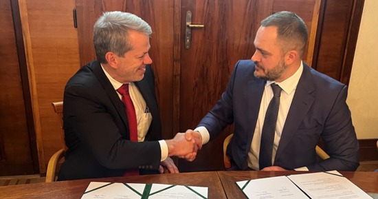 Gov. Pillen and Pavel Sekac from the Czech Ministry of Agriculture sign letter of intent.